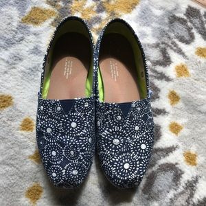 Navy & White Toms